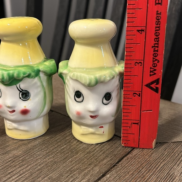 Anthropomorphic pair salt and pepper shakers chef bear and lettuce people - Picture 9 of 10